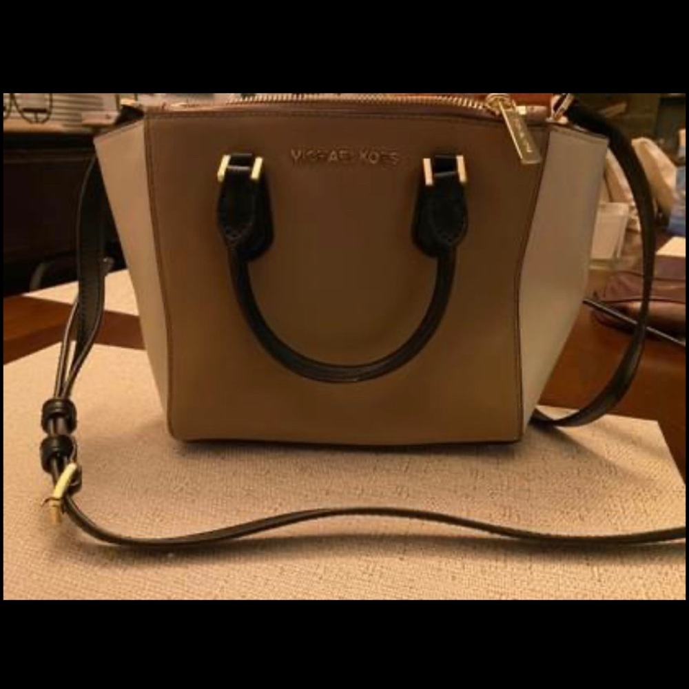 Michael Kors Cross Body purse